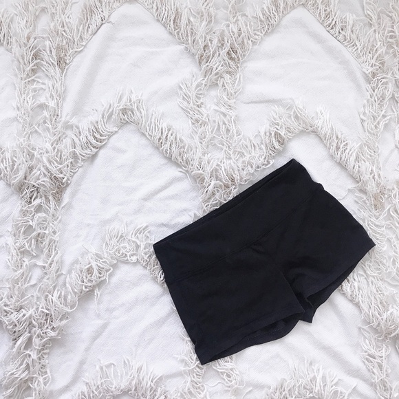 Aritzia Pants - ARITZIA TNA Low Rise 2” Biker Shorts 💕💕